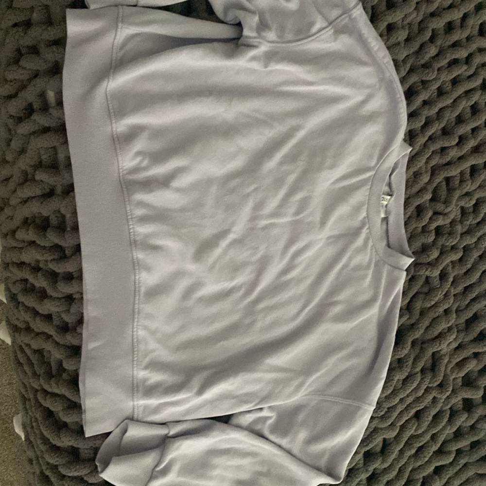 Light purple H&M cropped crewneck